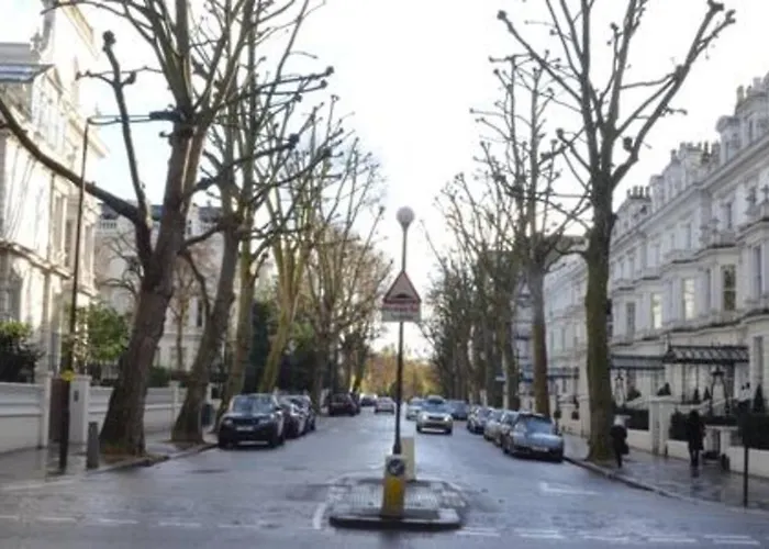 Holland Park 2 Bed Flat By Basetogo